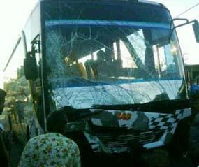 Hindari Penyeberang Jalan, Bus Angkutan Lebaran Ringsek Seruduk Truk