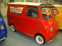 Goggomobil Transporter 1963. Mobil ini sebenarnya khusus kendaraan pos Jerman atau Deutsche Bundespost. Transporter menggunakan mesin 398 cc. (dok Bruce Weiner Microcar Museum).