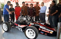 Mobil dengan warna dominan hitam dengan kombinasi merah dan putih itu bermesin Honda CBR 600 cc. Bagus Kurniawan/detikOto.