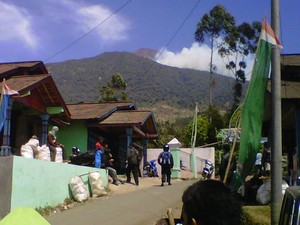 Kebakaran di Lereng Gunung Slamet, Para Pendaki Dievakuasi