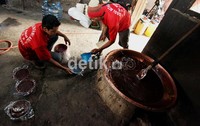 Dodol betawi umumnya dibuat sebagai penganan khusus untuk pesta, bulan Ramadan, Idul Fitri atau Idul Adha. Dodol ini dijual mulai dari harga Rp 40 ribu hingga Rp 80 ribu.