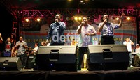 Bupati Tapanuli Tengah Raja Bonaran Situmeang, SH. M Hum bersama wakilnya Sukran Jamilan Tanjung, SE pun turut tampil di atas panggung menyanyikan lagu Anak Medan. Herianto Batubara/detikHOT.