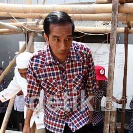 Jurus Jokowi Menata Warga di Bantaran Sungai Ciliwung