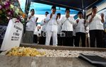 Foke Ziarah ke Makam Zainuddin MZ