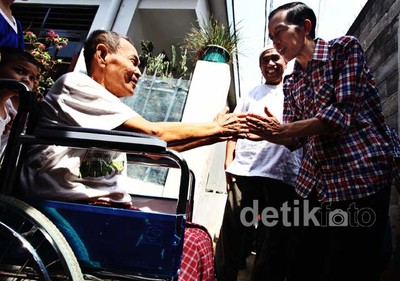 Susuri Gang Sempit, Jokowi Sapa Warga Jakarta