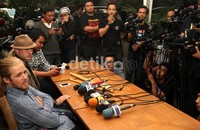 Mereka akhirnya berlebaran di pesawat. (Gusmun/detikcom).