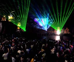 Libur Lebaran Seru Nonton Laser Show dengan Kembang Api Indoor di TSB