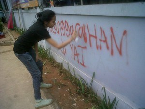 Protes Rekannya Ditangkap, Mahasiswa YAI Lempar Celana Dalam ke Kampusnya