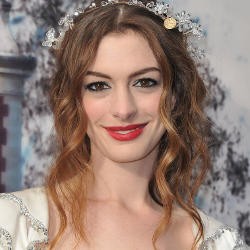 Si Anggun Anne Hathaway (1)
