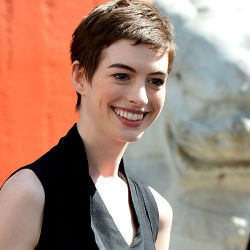 Si Anggun Anne Hathaway (3)