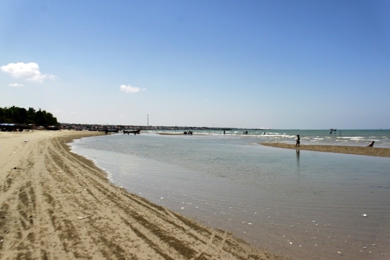 Pantai Camplong Wajah Yang Damai Di Sampang