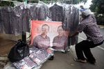 Marak Penjualan Baju Kotak-kotak Jokowi di Jakarta