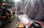 Marak Penjualan Baju Kotak-kotak Jokowi di Jakarta