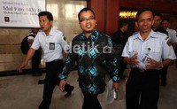 Wakil Menteri Hukum dan Hak Asasi Manusia (Wamenkumham) Denny Indrayana menyampaikan klarifikasi soal kicauan di twitternya tentang #Advokat korup di kantornya