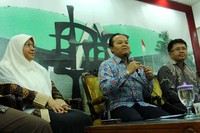 Menurut mereka, misi diplomatik FPKS ini untuk melengkapi misi kemanusian yang dilakukan Ketua DPR Marzuki Alie dan Ketua PMI Jusuf Kalla. (Humas PKS).
