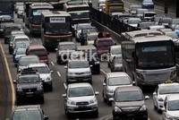 Setelah sempat lenggang pada saat libur Lebaran lalu, warga Jakarta mulai kembali merasakan kemacetan, Senin (27/08).
