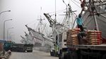 Aktivitas Bongkar Muat di Sunda Kelapa Masih Sepi