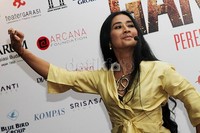 Tidak hanya Ayu Laksmi. Ine Febriyanti, Landung Simatupang, dan Arsita Iswardhani juga turut meramaikan pertunjukan teater tersebut. (Gusmun/detikcom).