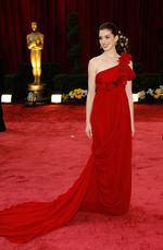 10 Gaya Anne Hathaway di Red Carpet