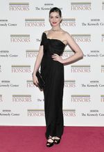 10 Gaya Anne Hathaway di Red Carpet