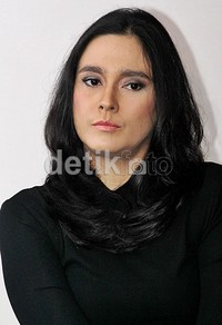 Dalam pertunjukan tersebut, Ine berperan sebagai Durga sang dewi angkara murka. (Gusmun/detikHot).