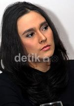 Ine Febriyanti Main Teater Lagi