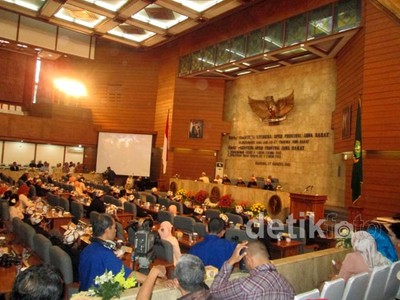 Sidang Paripurna Peringatan HUT Jabar