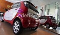 Ada beberapa pilihan transmisi (P, R, D, Eco, B) yang bisa digunakan para pengendara saat bersama Miev. Mitsubishi mengklaim bahwa mobil listrik ini bisa mencapai kecepatan tertinggi hingga 130 km/jam.