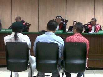  Berbaret Hijau, John Kei Mulai Diadili