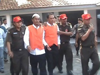 Minta Disediakan Pengacara, Sidang Iwan Walet Ditunda