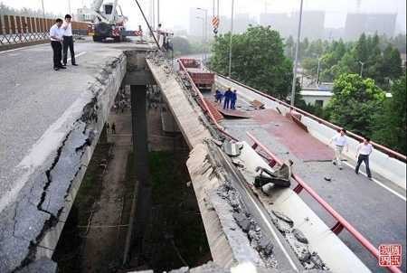 8 Insiden Jembatan Ambruk di China 