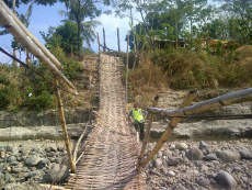 Jembatan Gantung di Garut Roboh, 5 Siswa Terjatuh ke Sungai