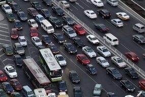 1 Juta Orang Antri Pelat Nomor Agar Bisa Beli Mobil