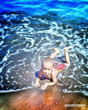 Beach Boy ... Belajar Berenang dipasir