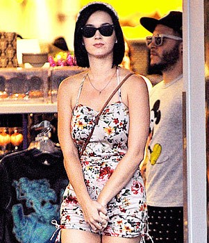 Katy Perry Berlibur ke Disneyland