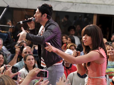 Aksi Owl City & Carly Rae Jepsen di Atas Panggung