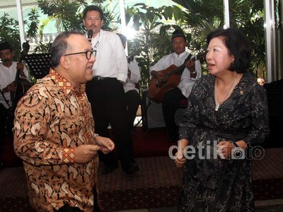 Menparekraf Menari Poco-poco