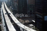 Pembangunan jalan layang non tol yang dimulai sejak 2010 lalu itu ditargetkan rampung pada akhir 2012.