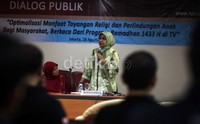 Banyaknya pengaduan publik terkait acara khusus ramadan membuat Komisi Penyiaran Indonesia meminta seluruh stasiun TV memperbaiki siarannya.