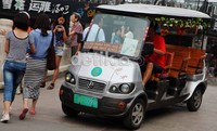Mobil listrik seperti ini dapat menjadi alternatif, rencananya Indonesia juga akan mengembangkan mobil listrik yang akan diproduksi tahun 2013, kita tunggu!