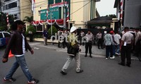 Sekitar 50-an pendukung John Kei menghadiri sidang ini.