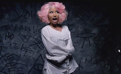 Kolaborasi dengan B.O.B, Nicki Minaj Tampil Bak Dokter Seksi