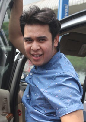 Nabung Buat Akhirat, Olga Angkat Banyak Anak Asuh