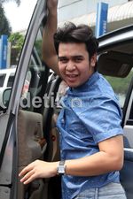 Gaya Suka-suka Olga Syahputra