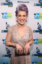 Rambut Ungu Kelly Osbourne