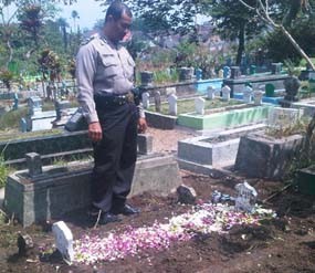 Korban Tewas Kerusuhan Sampang Dimakamkan di TPU Kasin Malang