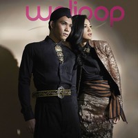 All Clothing: Priyo Oktaviano. Photographer: Nurulita. Stylist: Ferdy Thaeras. Assistant Stylist: Eya Ekasari. Make-up & Hair-do: Bubah Alfian (085258933556). Model: Paula Verhoeven & Iaz.