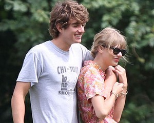 Ingin Cepat Bertemu Pacar, Taylor Swift Kirim Pesawat Jet Pribadi
