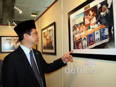 Warna-warni Perilaku DPR dalam Foto