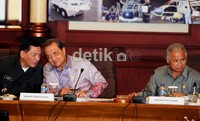Acara itu juga mengagendakan paparan cetak biru riset alpalhankam, serta kebijakan pembangunan network industri pertahanan dan paparan kapal selam melalui pengadaan 3 kapal selam dari Korea.